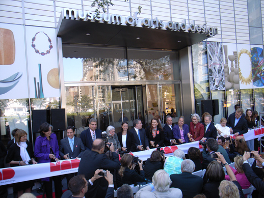 Ribbon cutting with guests and neighborhood representatives. The opening to the public follows in a few days.