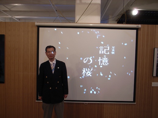  Masanori Hashimoto, manager of Ring Cube gallery.